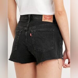NWT Levi’s 501 Distressed Shorts